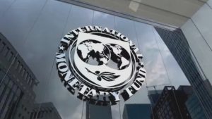 FMI baja nuevamente la proyección para Chile y lanza dura advertencia por la situación fiscal