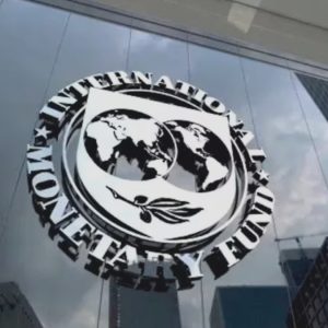 FMI baja nuevamente la proyección para Chile y lanza dura advertencia por la situación fiscal