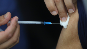 A quiénes apuntó el operativo de vacunación del Minsal contra el tétanos y la hepatitis A en la RM