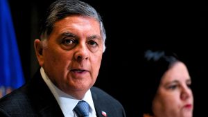 Alvarado acusa a la oposición de querer 