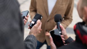 Fiscalía endurece reglas y limita acciones contra periodistas para proteger el secreto profesional