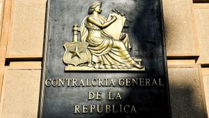 Tras caso de gendarme con OnlyFans: Contraloría define cuándo vender contenido para adultos deriva en sumario