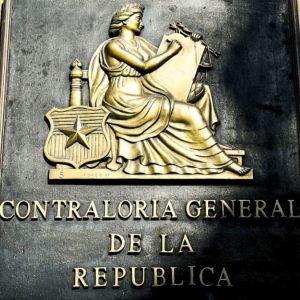 Tras caso de gendarme con OnlyFans: Contraloría define cuándo vender contenido para adultos deriva en sumario