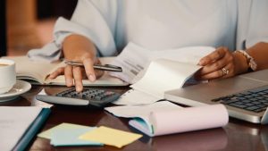Comisión aprueba el derecho al olvido bancario: revisa en qué consiste y cómo podría impactar el acceso a créditos