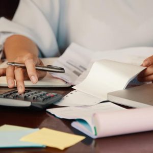 Comisión aprueba el derecho al olvido bancario: revisa en qué consiste y cómo podría impactar el acceso a créditos