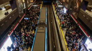 ¿Falla más que antes el Metro de Santiago? Las cifras y lo que hay detrás de los incidentes que afectan a miles de usuarios