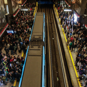 ¿Falla más que antes el Metro de Santiago? Las cifras y lo que hay detrás de los incidentes que afectan a miles de usuarios