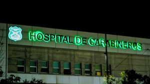 El estado de salud de subcomisario PDI que se parapetó: debió ser trasladado al Hospital de Carabineros