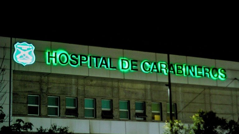 El estado de salud de subcomisario PDI que se parapetó: debió ser trasladado al Hospital de Carabineros