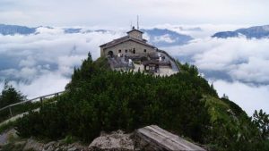 Comisarías, ruinas y un restaurante: el dispar destino de las casas de Hitler y la tensión con el peregrinaje neonazi