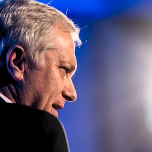 Kast llama al oficialismo a 