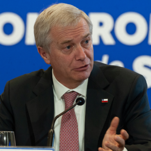 Kast firma proyecto para que autoridades abandonen sus cargos en caso de consumo de drogas: 
