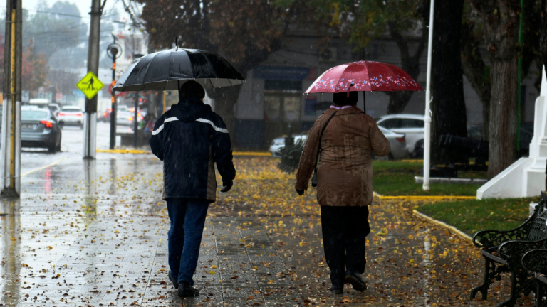 Lluvia en Santiago: qué días y cuántos mm caerían esta semana en la Región Metropolitana