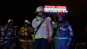 Recién había salido de mantenimiento: los detalles del tren del Metro de Santiago que se incendió en Santa Isabel