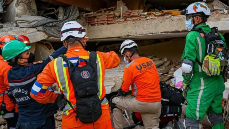 Cómo fue el sorprendente rescate de un niño de 3 años que permaneció seis días bajo los escombros en Venezuela