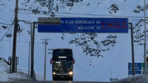 Los Libertadores cumple 21 días cerrado: nieve supera los seis metros y crece la presión sobre el abastecimiento