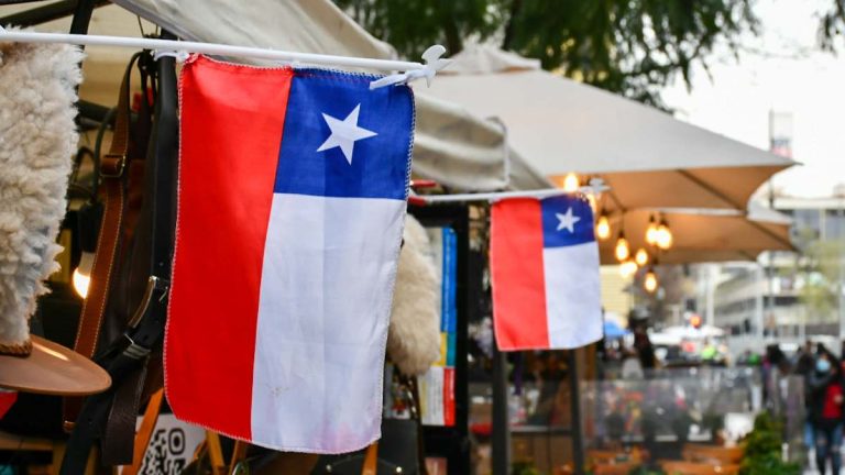 Con sueldos de hasta $1,2 millones: revisa las ofertas de trabajo por Fiestas Patrias y cómo postular