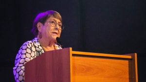 Bachelet reaparece en Chile en medio de carrera a la ONU con llamado para la conservación ambiental