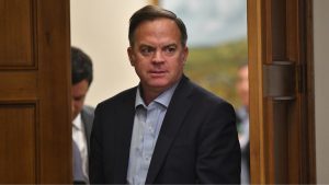 Apoyo de Walker sigue en duda ad portas de votación clave de la megarreforma