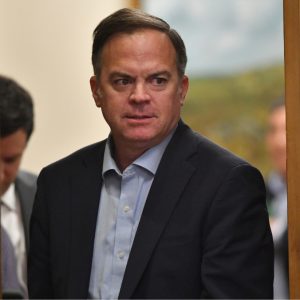 Apoyo de Walker sigue en duda ad portas de votación clave de la megarreforma