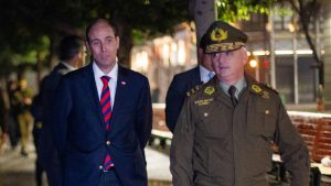 Sumario en Carabineros anunciado por Arrau apunta a filtración de datos médicos y no al origen de las cirugías de la esposa de Araya