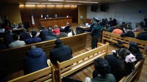 Cárcel, multas y libertad vigilada: las penas que recibieron los 17 condenados por el millonario fraude en licencias médicas