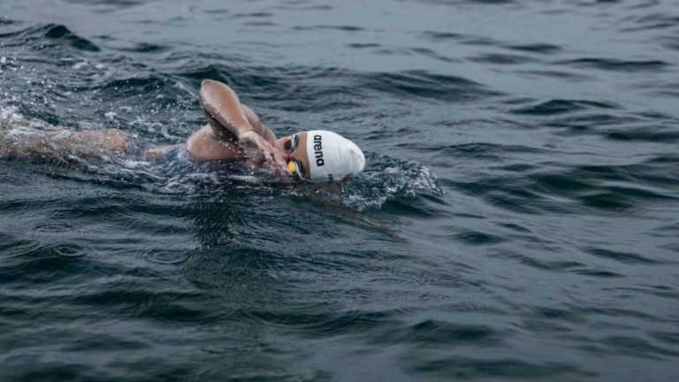 Bárbara Hernández se alista para ser la primera latinoamericana en cruzar ida y vuelta el Canal Santa Catalina