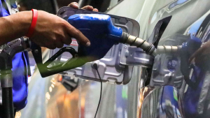 Los factores que explican la caída en precios de los combustibles: bencinas bajarían hasta $100 en agosto