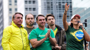 El peso del apellido Bolsonaro en Brasil: ocho familiares del expresidente se presentarán en las elecciones
