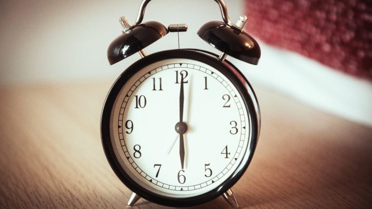 Cambio de hora en Chile: cuándo comienza a regir el horario de verano y cómo ajustar los relojes