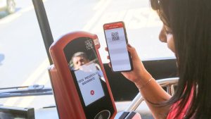 Qué se sabe de la caída en el sistema de pago con QR en el transporte público de Santiago