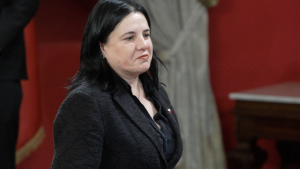 Exministra Steinert enfrenta este lunes su comparecencia ante comisión investigadora de la Cámara