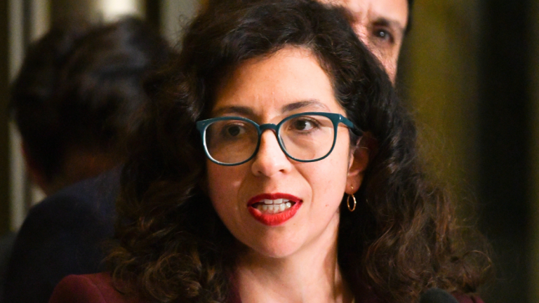 Frente Amplio tilda de 