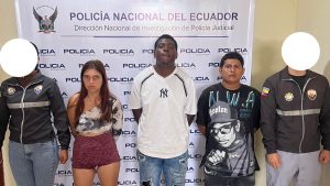 Chilena es detenida en Ecuador por presunto vínculo con sicariato