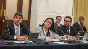 Steinert se ausenta por 