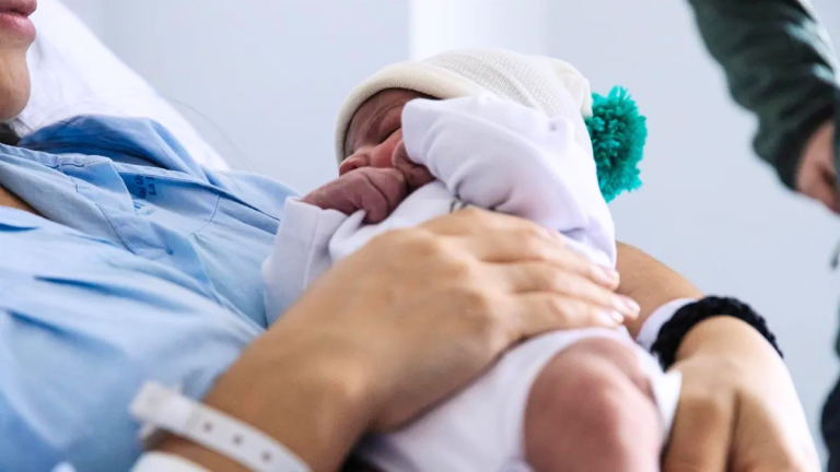 Singapur enfrenta su crisis de natalidad: las medidas que anunció para que sus ciudadanos tengan más hijos