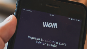Fibra Óptica Nacional: la disputa entre Subtel y WOM por cobro de garantías por USD 14 millones