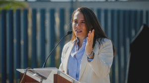 Asado con karaoke: registro complica versión de Natalia Duco ante denuncia de mal uso de vehículo fiscal