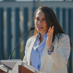 Asado con karaoke: registro complica versión de Natalia Duco ante denuncia de mal uso de vehículo fiscal