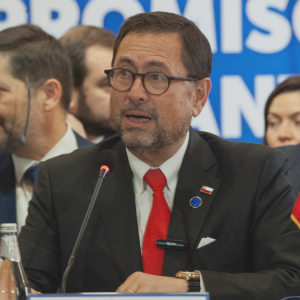 Canciller Pérez Mackenna al pizarrón: oposición analiza interpelación y expertos acusan 