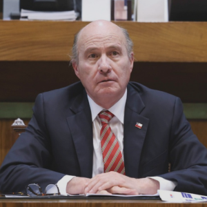 Ministro Quiroz adelanta a camioneros nuevas alzas en los precios de los combustibles