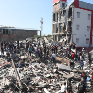 VIDEOS - Terremoto en Colombia: reportes elevan a 70 los muertos y qué dicen los expertos sobre posibles efectos en Chile