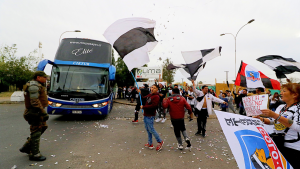 VIDEO - Así fue el accidente que protagonizó bus de Colo Colo en la previa del Superclásico
