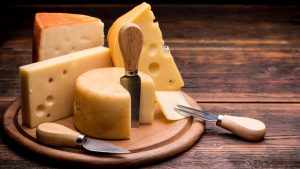 FOTO - Minsal alerta por Listeria y retira dos formatos de queso