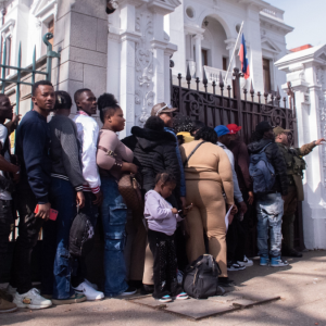 Las causas y denuncias detrás del caos registrado en la Embajada de Haití