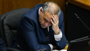 Por investigación por VIF: Tribunal Supremo del PS suspende la militancia del senador Fidel Espinoza