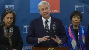 Gobierno firma convenio para agilizar atención a pacientes en listas de espera: ¿Quiénes podrán acceder al beneficio?