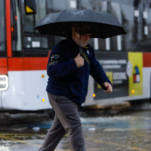 Lluvia y fuerte viento en Santiago: los detalles del sistema frontal que arribará a la Región Metropolitana