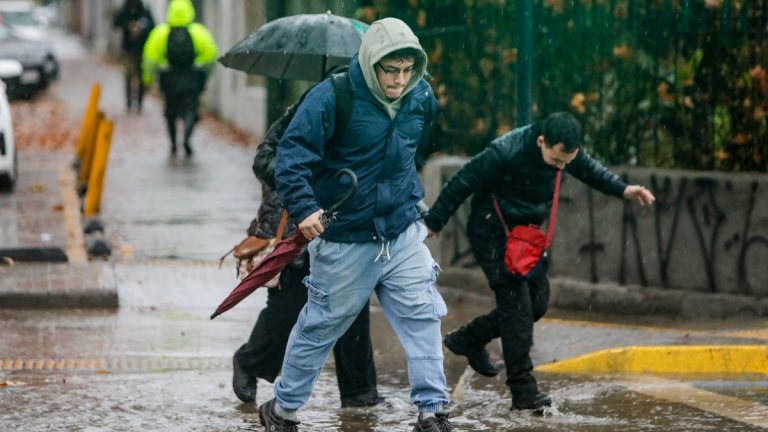 A qué hora comienza la lluvia en Santiago y cuándo será el peak de precipitaciones en la Región Metropolitana