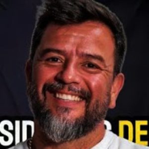 Municipalidad de La Reina desvinculó a Marcelo Anabalón, integrante de La Cofradía, por polémico video sobre niños TEA